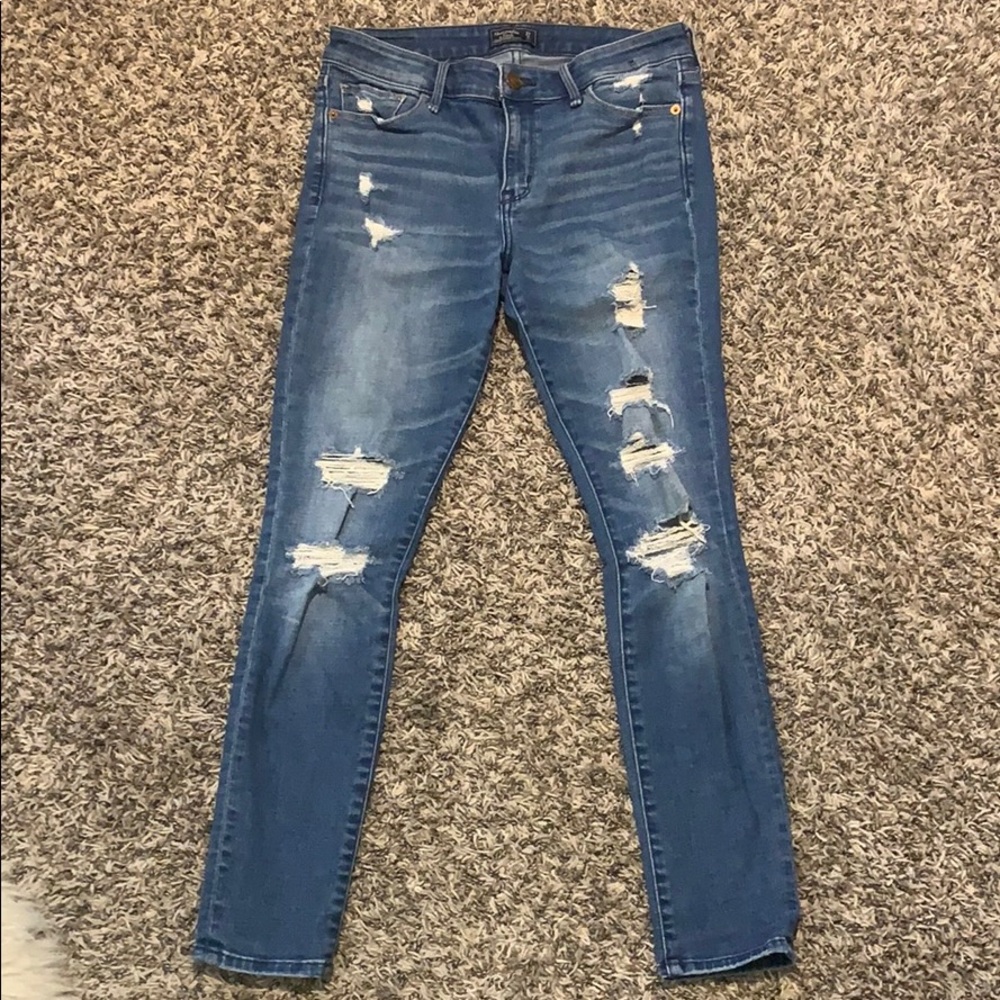 Abercrombie & Fitch Ripped Skinny Jeans